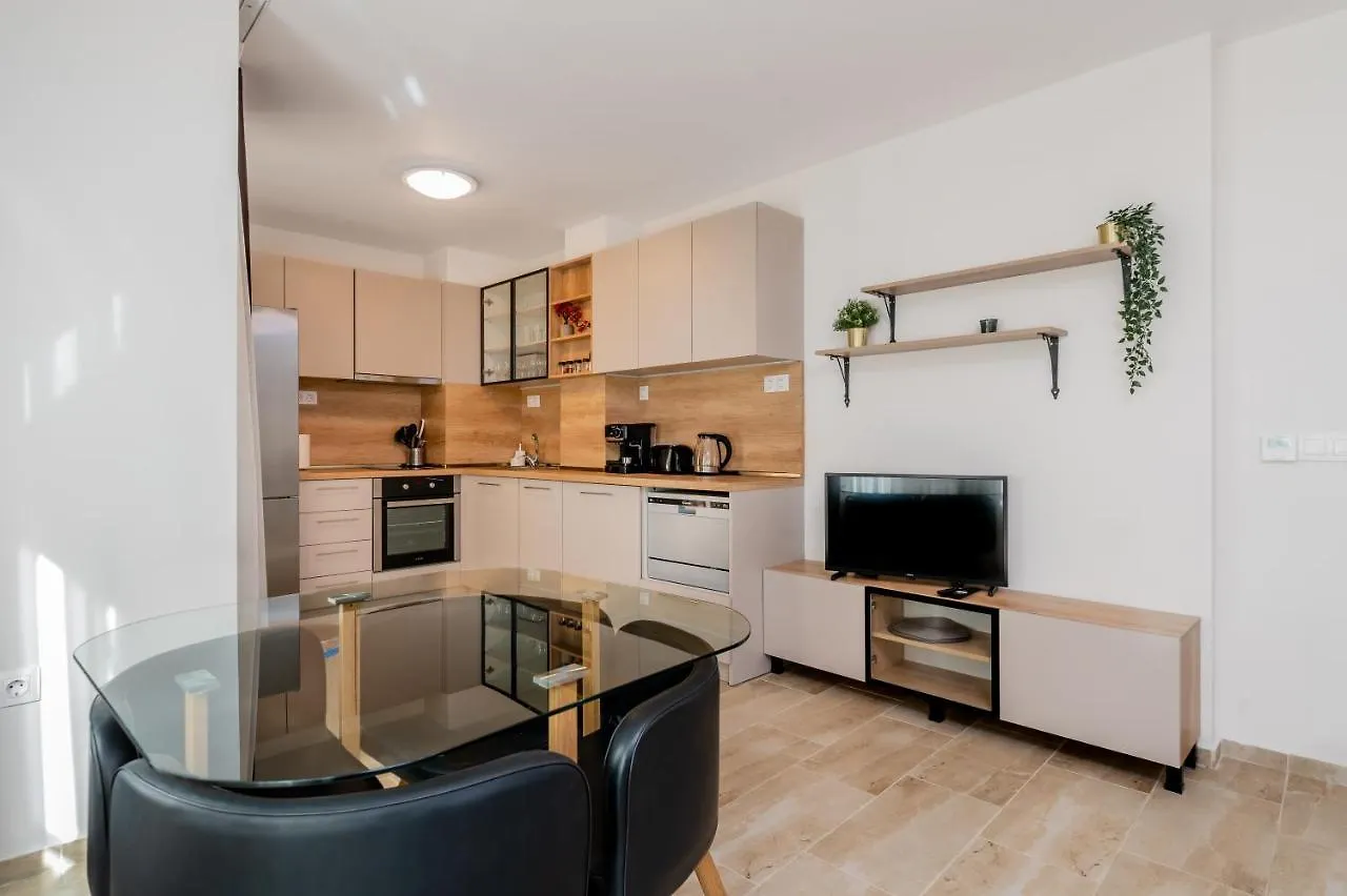 Chic 2Bd Flat With Modern Furniture On Aldomirovska By Flat Mаnager Apartment Sofia