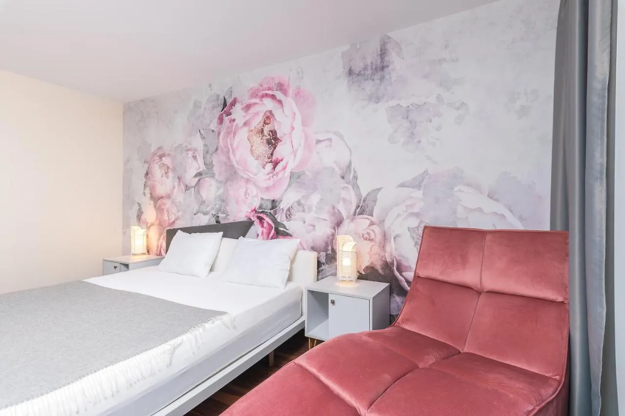 Chic 2Bd Flat With Modern Furniture On Aldomirovska By Flat Mаnager Apartment Sofia