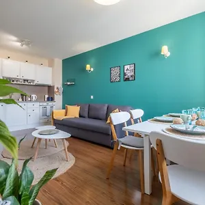 Oasis: Stylish Retreat In The Heart Of Appartamento
