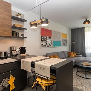 Contemporary Charm In Old Appartamento