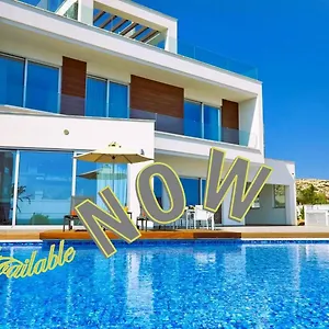 https://seapearl-beachfront-luxury-residences.hotelsatayianapa.com