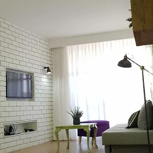 https://stylish-apartment-with-a-patio-close-to-the-beach.eilathotels.net